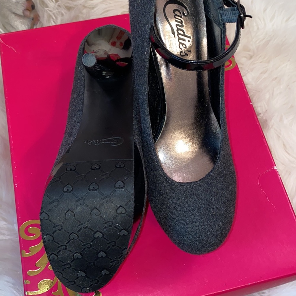 Heels - Picture 3 of 7